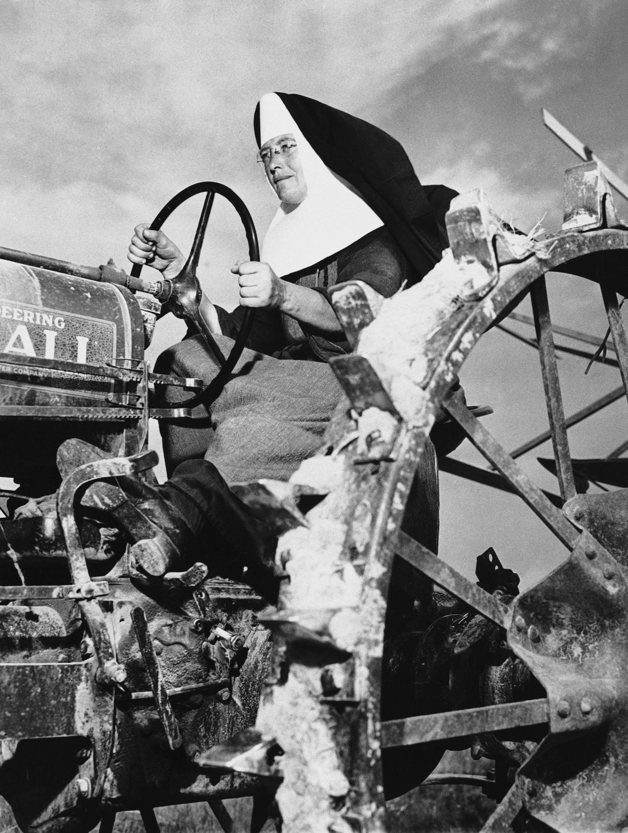 1942: Women Farmers